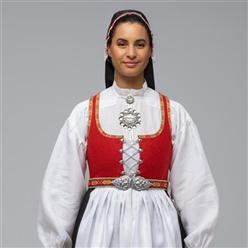 Bilde av Vestfold Husflidslags kvinnebunad - 1956-modell rød/sort